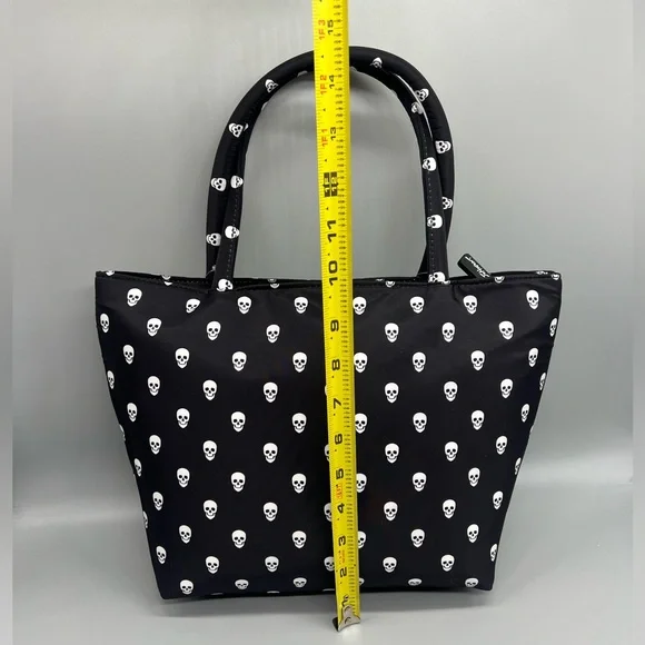 NWOT Betsey Johnson Black and White Skull Lunch Tote - Picture 3 of 9